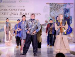 Kota Bandung Tampil Stylish di Fashion Show PKJB 2025