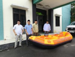 BAZNAS Jabar Serahkan Bantuan Perahu Karet Kebencanaan
