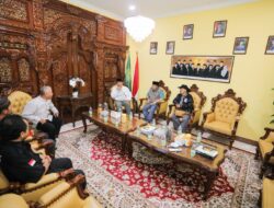 Dua Kali Takbiran, Farhan Jaga Toleransi Antara Lebaran dan Nyepi